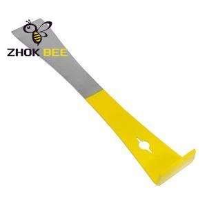 Half yellow hive tool